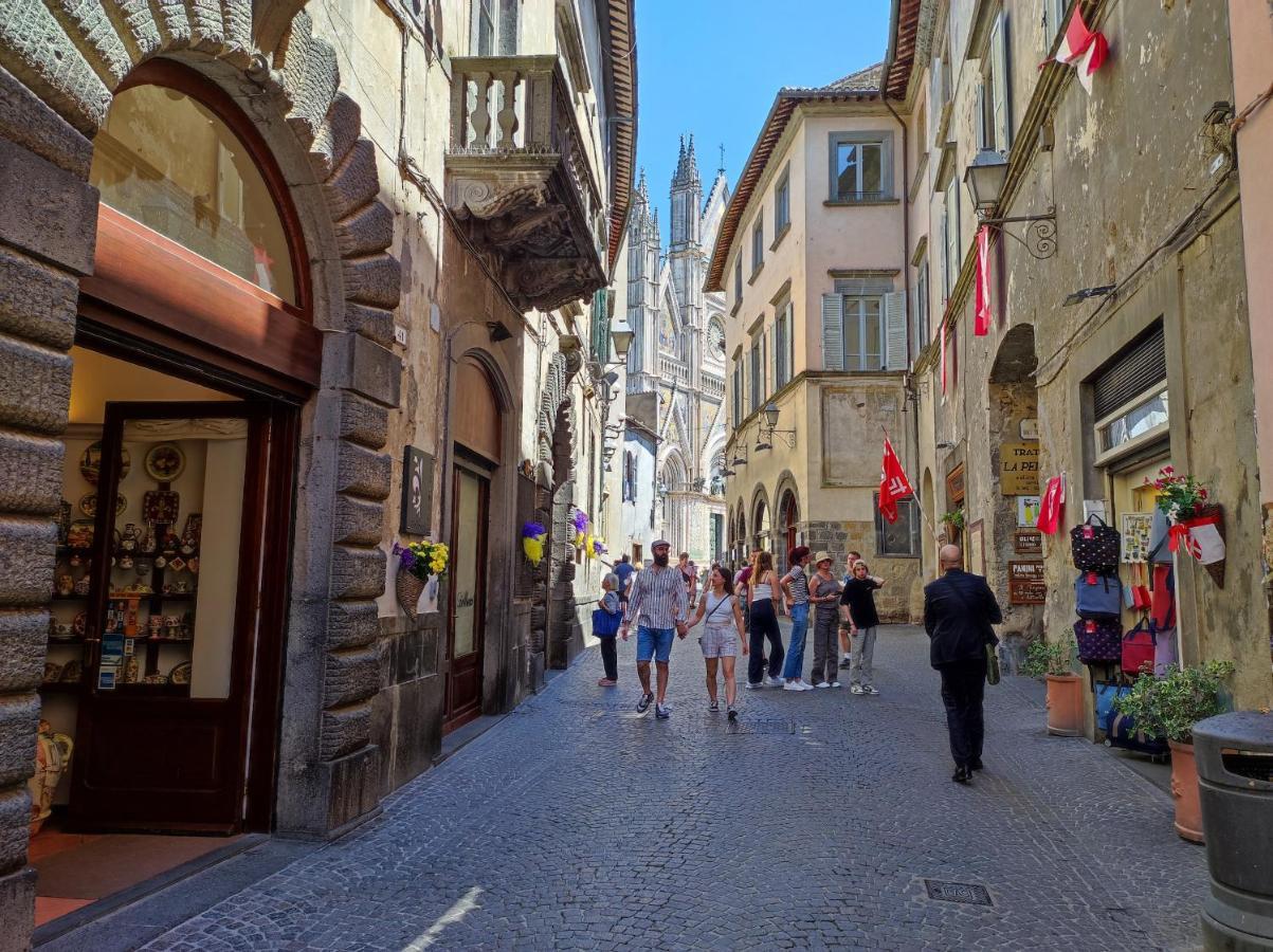 Elegante Loft A Orvieto Centro Exterior foto